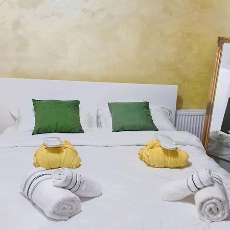 Appartamento Cozy Penthouse In A New Business Building In City Center. Free Private Parking Cluj-Napoca Esterno foto