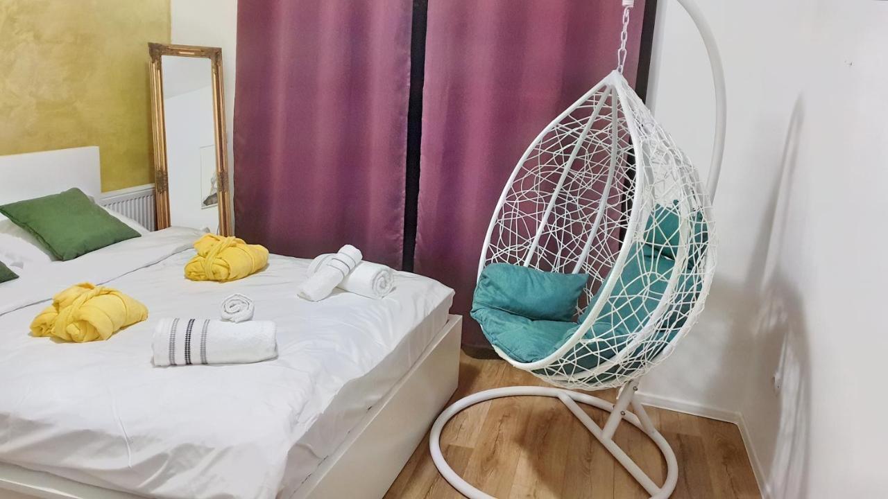 Appartamento Cozy Penthouse In A New Business Building In City Center. Free Private Parking Cluj-Napoca Esterno foto